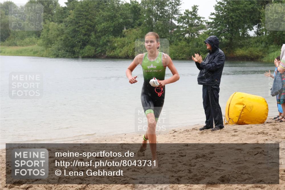 21.06.2025 - 27. Vierlanden-Triathlon Lena Gebhardt http://msf.ph/oto/8043731 15.06.2025 14:37:34 Schwimmen 1328, 1343 meine-sportfotos.de