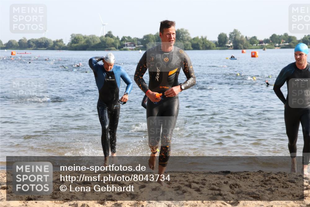 15.06.2025 - 27. Vierlanden-Triathlon Lena Gebhardt http://msf.ph/oto/8043734 15.06.2025 08:33:01 Schwimmen 8, 15, 36, 60, 185, 234 meine-sportfotos.de