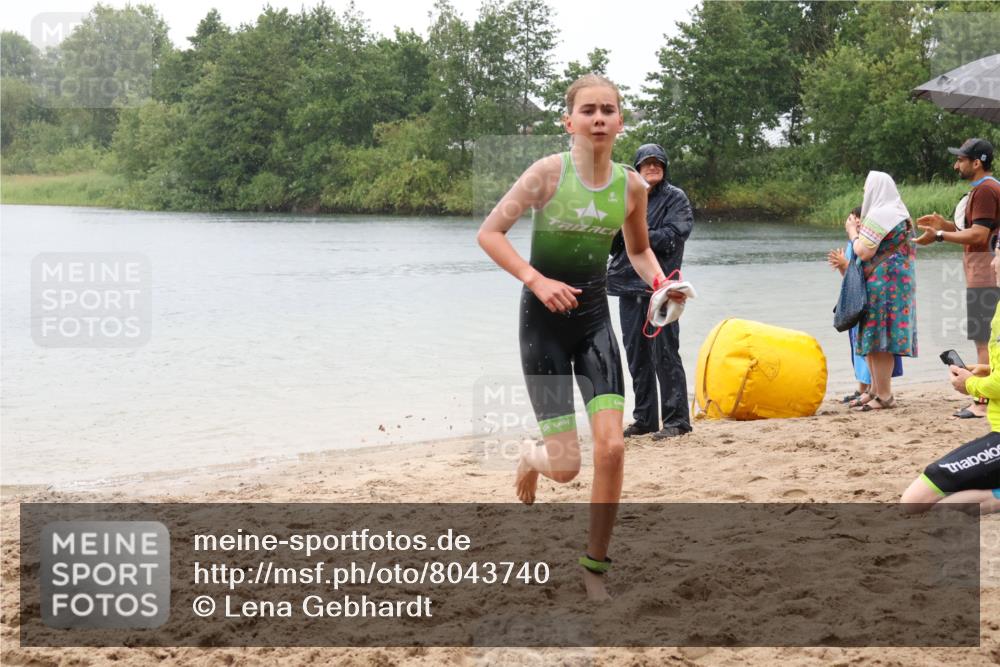 21.06.2025 - 27. Vierlanden-Triathlon Lena Gebhardt http://msf.ph/oto/8043740 15.06.2025 14:37:35 Schwimmen 1328, 1343 meine-sportfotos.de