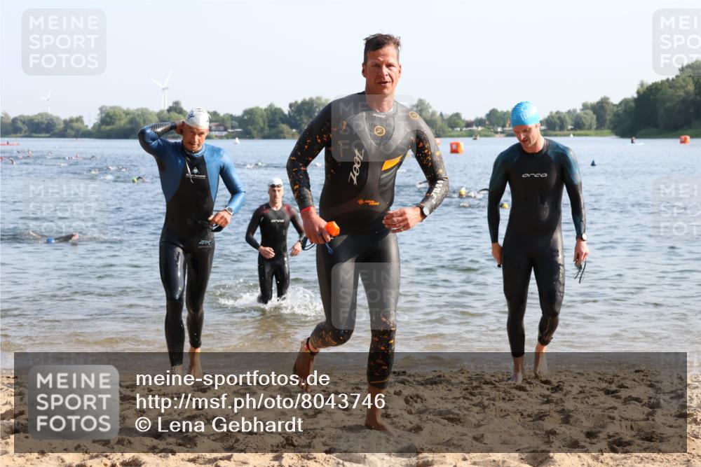 15.06.2025 - 27. Vierlanden-Triathlon Lena Gebhardt http://msf.ph/oto/8043746 15.06.2025 08:33:02 Schwimmen 8, 15, 36, 60, 185, 234 meine-sportfotos.de