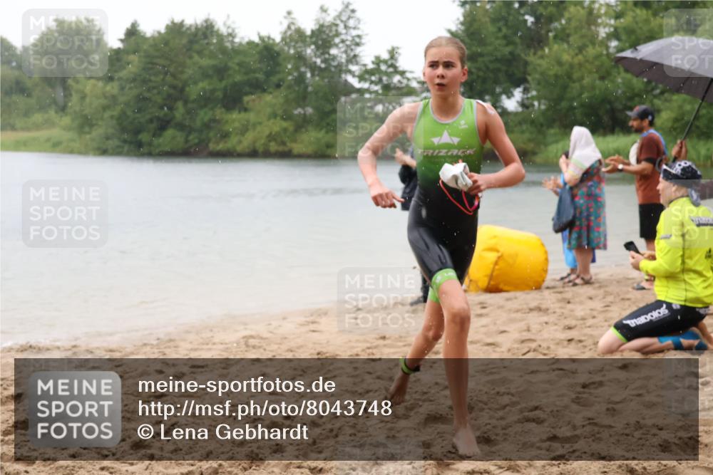 21.06.2025 - 27. Vierlanden-Triathlon Lena Gebhardt http://msf.ph/oto/8043748 15.06.2025 14:37:35 Schwimmen 1328, 1343 meine-sportfotos.de