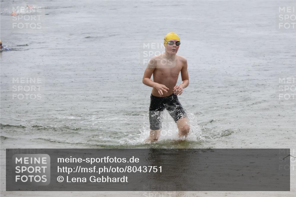 21.06.2025 - 27. Vierlanden-Triathlon Lena Gebhardt http://msf.ph/oto/8043751 15.06.2025 14:37:51 Schwimmen 1323 meine-sportfotos.de