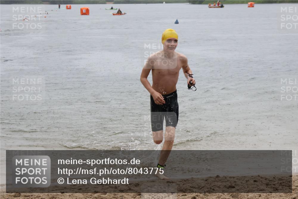 21.06.2025 - 27. Vierlanden-Triathlon Lena Gebhardt http://msf.ph/oto/8043775 15.06.2025 14:37:53 Schwimmen 1323 meine-sportfotos.de