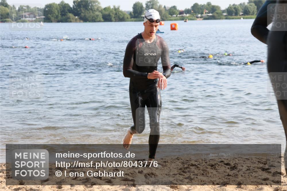 15.06.2025 - 27. Vierlanden-Triathlon Lena Gebhardt http://msf.ph/oto/8043776 15.06.2025 08:33:04 Schwimmen 8, 15, 36, 185, 234 meine-sportfotos.de