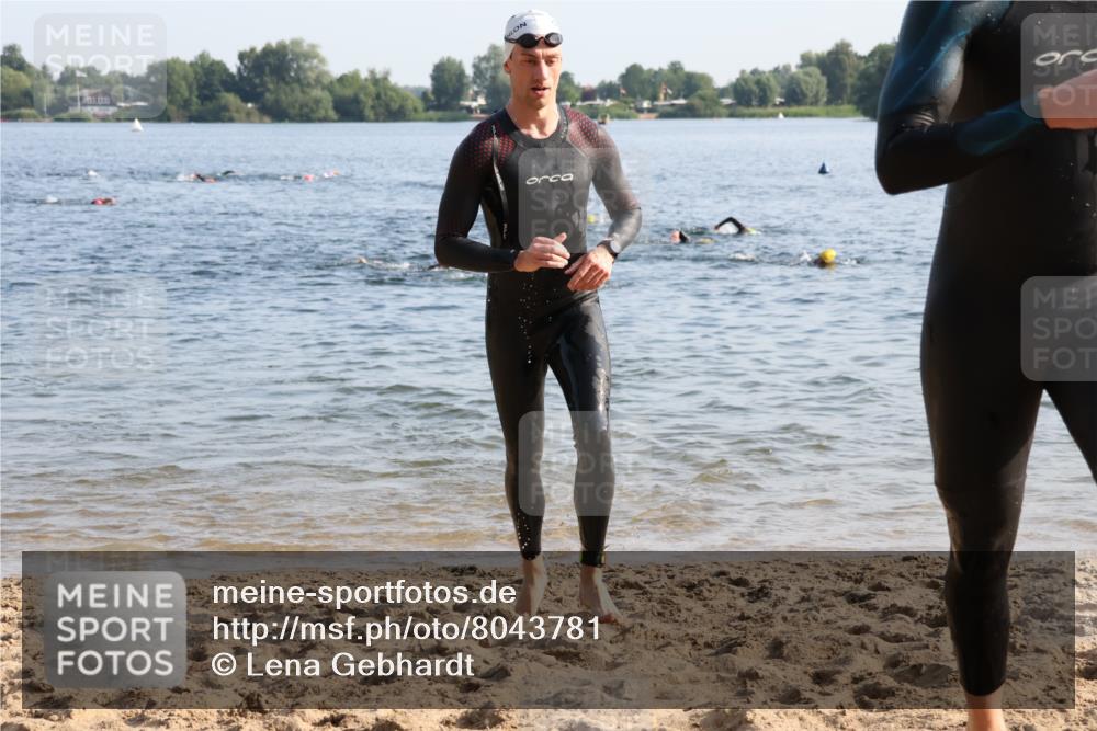 15.06.2025 - 27. Vierlanden-Triathlon Lena Gebhardt http://msf.ph/oto/8043781 15.06.2025 08:33:05 Schwimmen 15, 36, 185, 234 meine-sportfotos.de