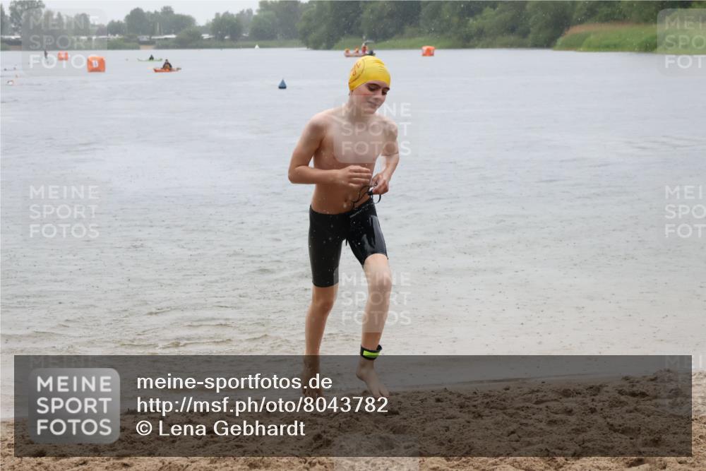 21.06.2025 - 27. Vierlanden-Triathlon Lena Gebhardt http://msf.ph/oto/8043782 15.06.2025 14:37:53 Schwimmen 1323 meine-sportfotos.de