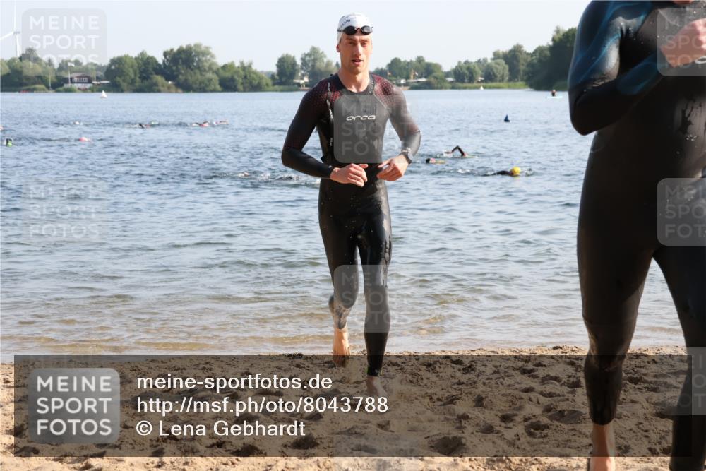15.06.2025 - 27. Vierlanden-Triathlon Lena Gebhardt http://msf.ph/oto/8043788 15.06.2025 08:33:05 Schwimmen 15, 36, 185, 234 meine-sportfotos.de