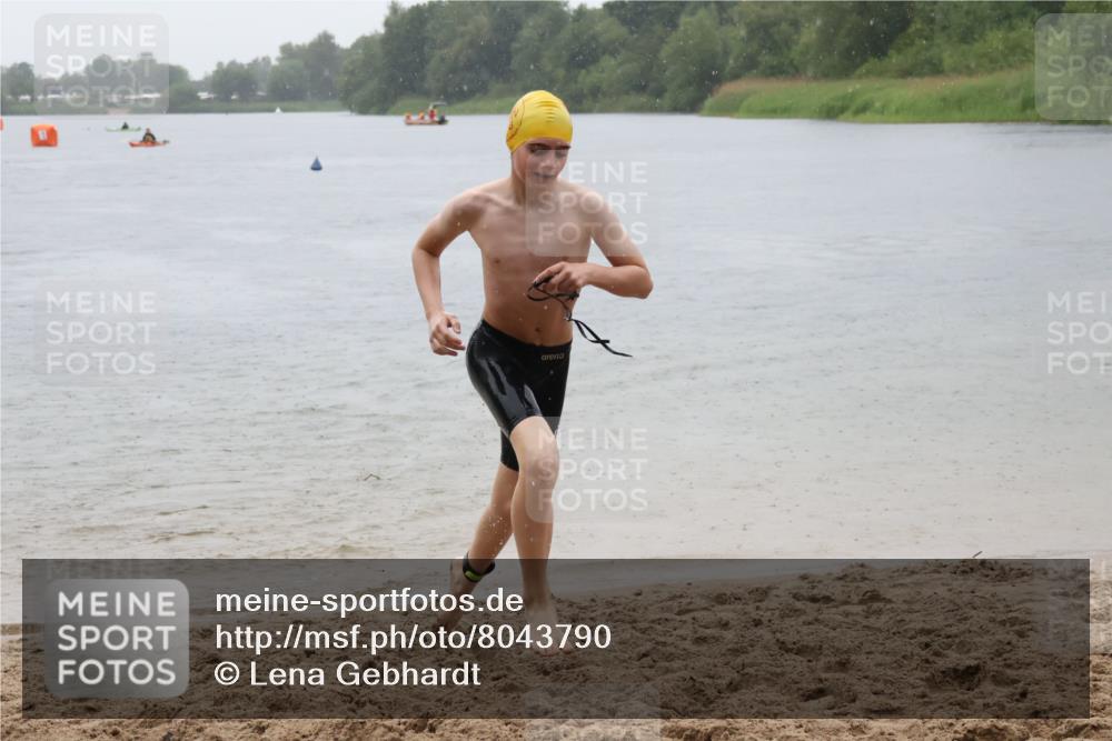 21.06.2025 - 27. Vierlanden-Triathlon Lena Gebhardt http://msf.ph/oto/8043790 15.06.2025 14:37:54 Schwimmen 1323 meine-sportfotos.de