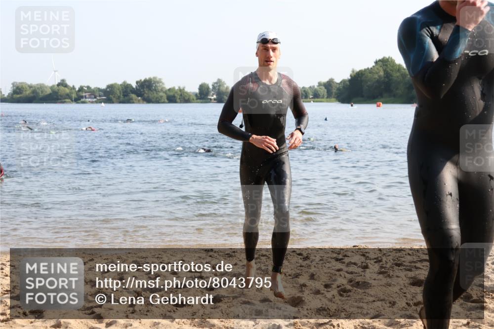 15.06.2025 - 27. Vierlanden-Triathlon Lena Gebhardt http://msf.ph/oto/8043795 15.06.2025 08:33:06 Schwimmen 15, 36, 61, 185, 234 meine-sportfotos.de