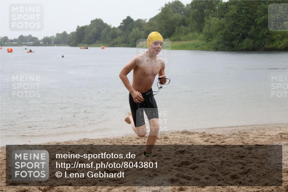 21.06.2025 - 27. Vierlanden-Triathlon Lena Gebhardt http://msf.ph/oto/8043801 15.06.2025 14:37:54 Schwimmen 1323 meine-sportfotos.de
