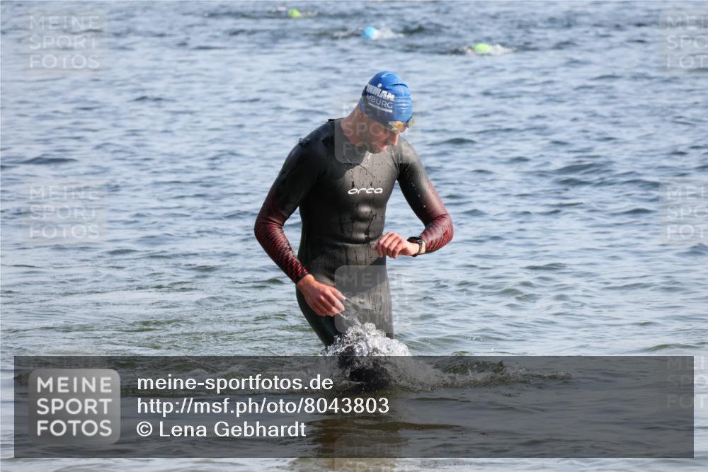 15.06.2025 - 27. Vierlanden-Triathlon Lena Gebhardt http://msf.ph/oto/8043803 15.06.2025 08:33:09 Schwimmen 15, 36, 61, 185, 234 meine-sportfotos.de