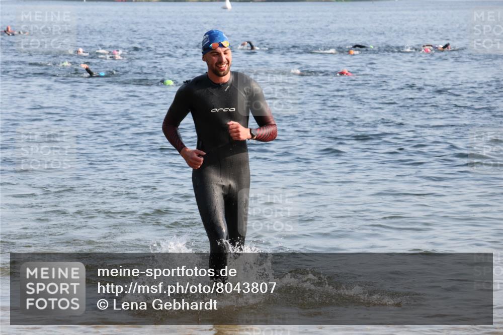 15.06.2025 - 27. Vierlanden-Triathlon Lena Gebhardt http://msf.ph/oto/8043807 15.06.2025 08:33:12 Schwimmen 15, 36, 61, 185 meine-sportfotos.de