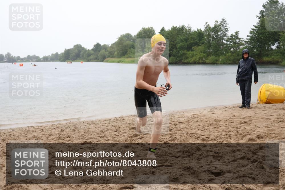 21.06.2025 - 27. Vierlanden-Triathlon Lena Gebhardt http://msf.ph/oto/8043808 15.06.2025 14:37:55 Schwimmen 1323 meine-sportfotos.de
