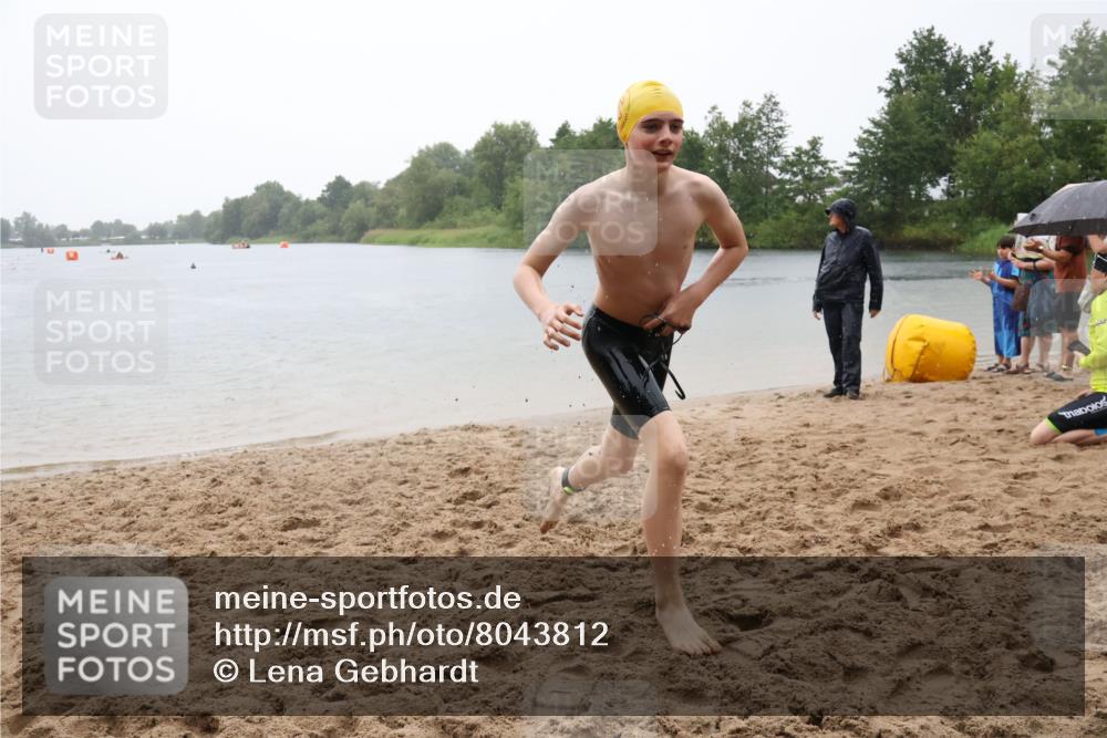 21.06.2025 - 27. Vierlanden-Triathlon Lena Gebhardt http://msf.ph/oto/8043812 15.06.2025 14:37:55 Schwimmen 1323 meine-sportfotos.de