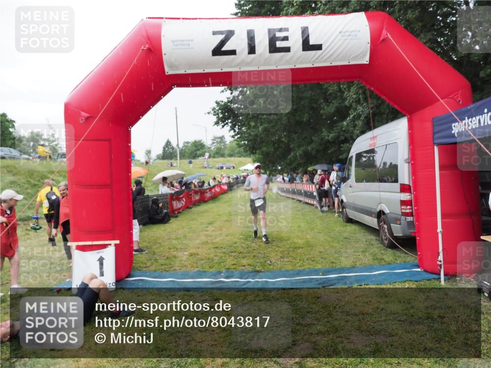 21.06.2025 - 27. Vierlanden-Triathlon MichiJ http://msf.ph/oto/8043817 15.06.2026 13:44:00 Ziel 655, 671 meine-sportfotos.de