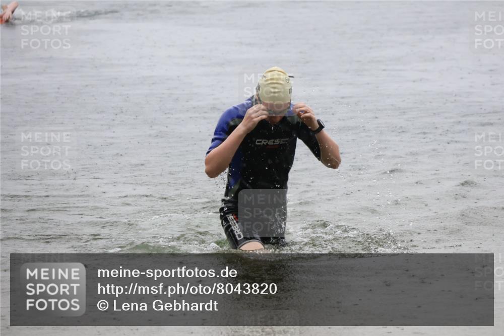 21.06.2025 - 27. Vierlanden-Triathlon Lena Gebhardt http://msf.ph/oto/8043820 15.06.2025 14:38:09 Schwimmen 1331 meine-sportfotos.de