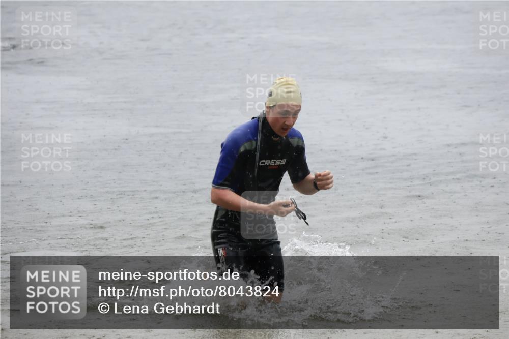 21.06.2025 - 27. Vierlanden-Triathlon Lena Gebhardt http://msf.ph/oto/8043824 15.06.2025 14:38:11 Schwimmen 1331 meine-sportfotos.de