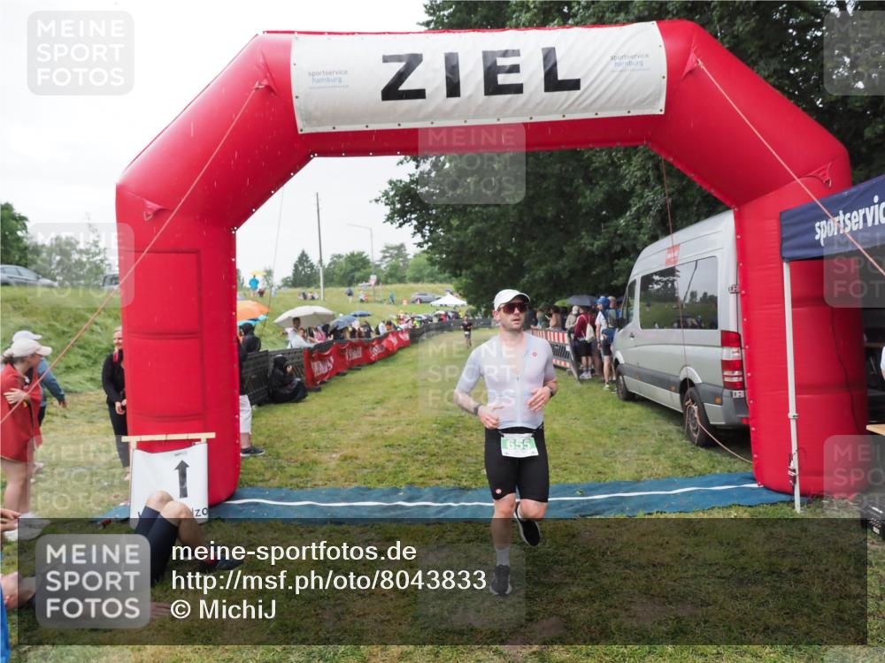 21.06.2025 - 27. Vierlanden-Triathlon MichiJ http://msf.ph/oto/8043833 15.06.2026 13:44:01 Ziel 655 meine-sportfotos.de