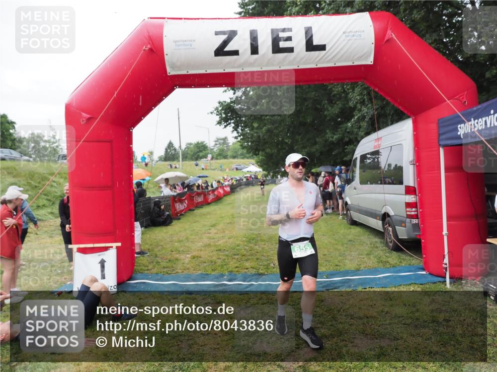21.06.2025 - 27. Vierlanden-Triathlon MichiJ http://msf.ph/oto/8043836 15.06.2026 13:44:01 Ziel 655 meine-sportfotos.de