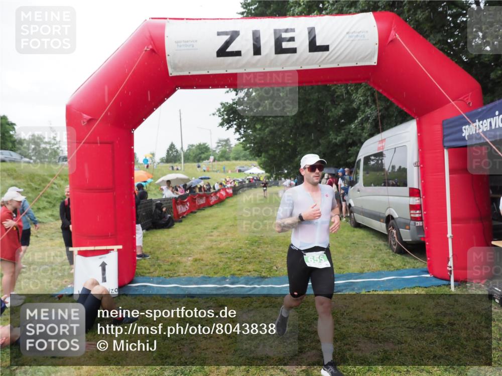 21.06.2025 - 27. Vierlanden-Triathlon MichiJ http://msf.ph/oto/8043838 15.06.2026 13:44:01 Ziel 655 meine-sportfotos.de