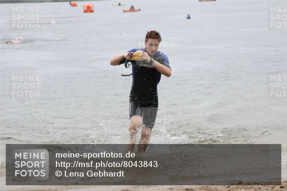 21.06.2025 - 27. Vierlanden-Triathlon Lena Gebhardt http://msf.ph/oto/8043843 15.06.2025 14:38:12 Schwimmen 1331 meine-sportfotos.de
