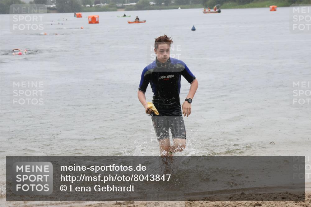 21.06.2025 - 27. Vierlanden-Triathlon Lena Gebhardt http://msf.ph/oto/8043847 15.06.2025 14:38:13 Schwimmen 1331 meine-sportfotos.de