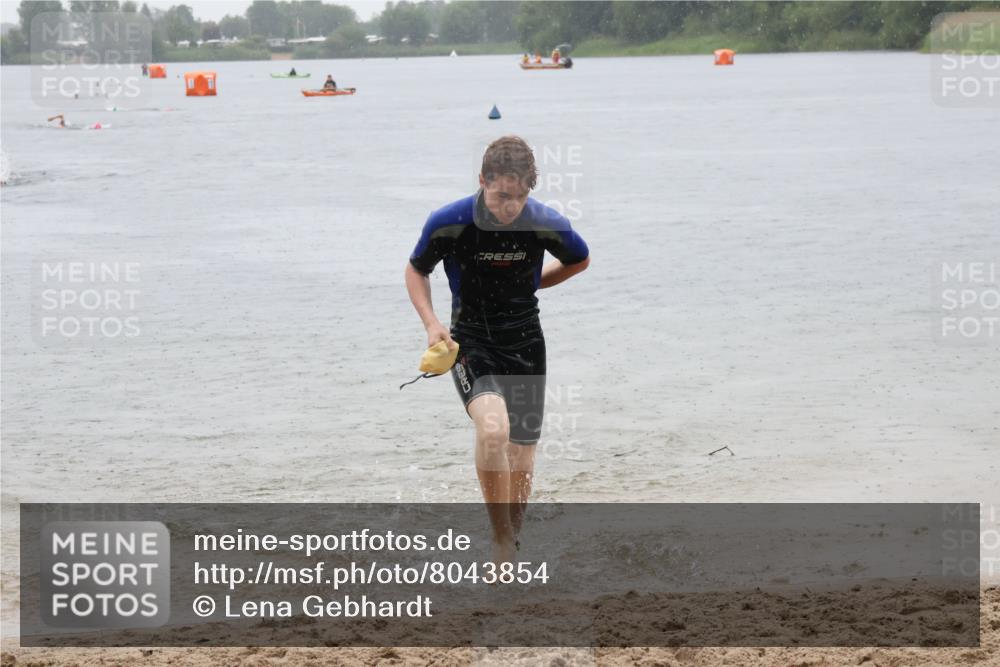 21.06.2025 - 27. Vierlanden-Triathlon Lena Gebhardt http://msf.ph/oto/8043854 15.06.2025 14:38:13 Schwimmen 1331 meine-sportfotos.de