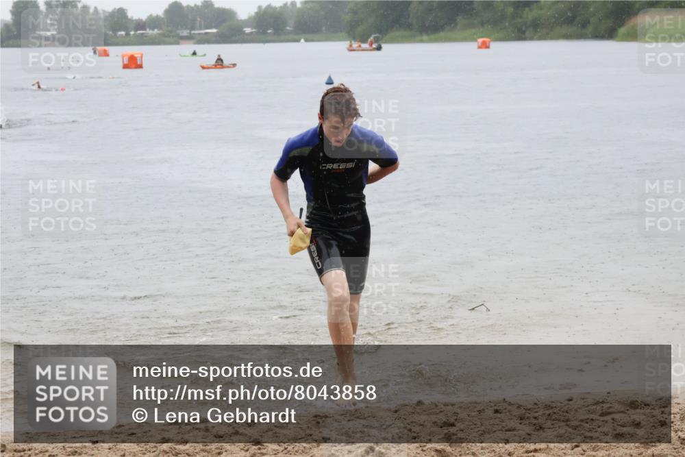 21.06.2025 - 27. Vierlanden-Triathlon Lena Gebhardt http://msf.ph/oto/8043858 15.06.2025 14:38:13 Schwimmen 1331 meine-sportfotos.de