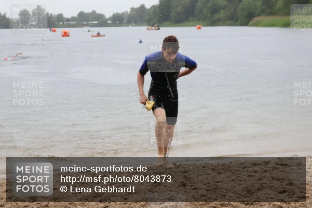 21.06.2025 - 27. Vierlanden-Triathlon Lena Gebhardt http://msf.ph/oto/8043873 15.06.2025 14:38:14 Schwimmen 1331 meine-sportfotos.de