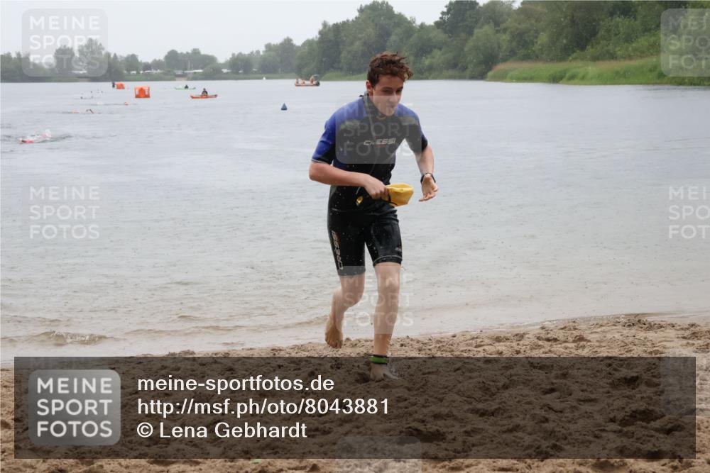 21.06.2025 - 27. Vierlanden-Triathlon Lena Gebhardt http://msf.ph/oto/8043881 15.06.2025 14:38:14 Schwimmen 1331 meine-sportfotos.de