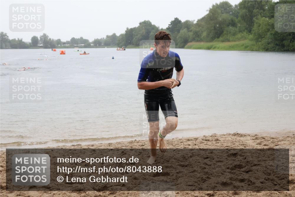 21.06.2025 - 27. Vierlanden-Triathlon Lena Gebhardt http://msf.ph/oto/8043888 15.06.2025 14:38:15 Schwimmen 1331 meine-sportfotos.de