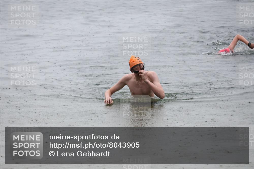 21.06.2025 - 27. Vierlanden-Triathlon Lena Gebhardt http://msf.ph/oto/8043905 15.06.2025 14:38:32 Schwimmen 1325 meine-sportfotos.de