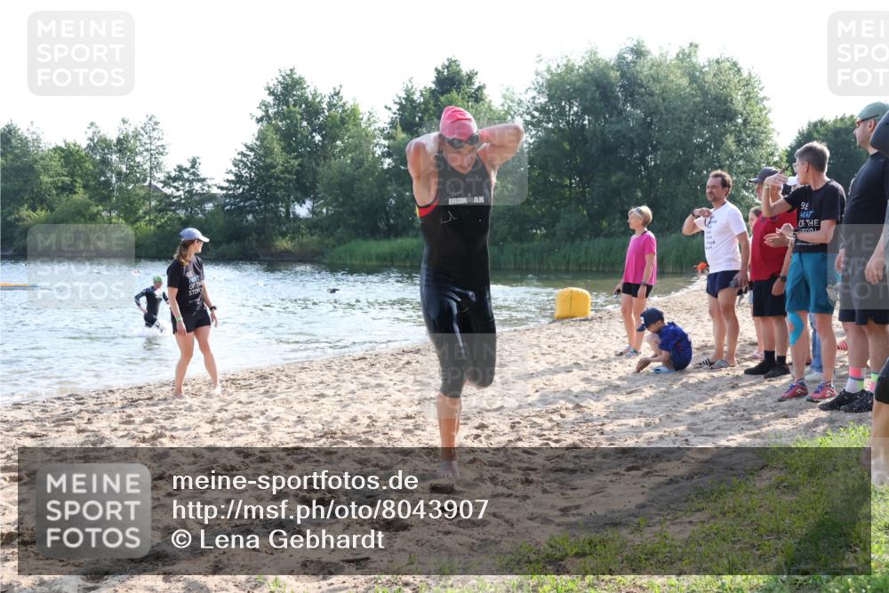15.06.2025 - 27. Vierlanden-Triathlon Lena Gebhardt http://msf.ph/oto/8043907 15.06.2025 08:34:02 Schwimmen 49, 78 meine-sportfotos.de