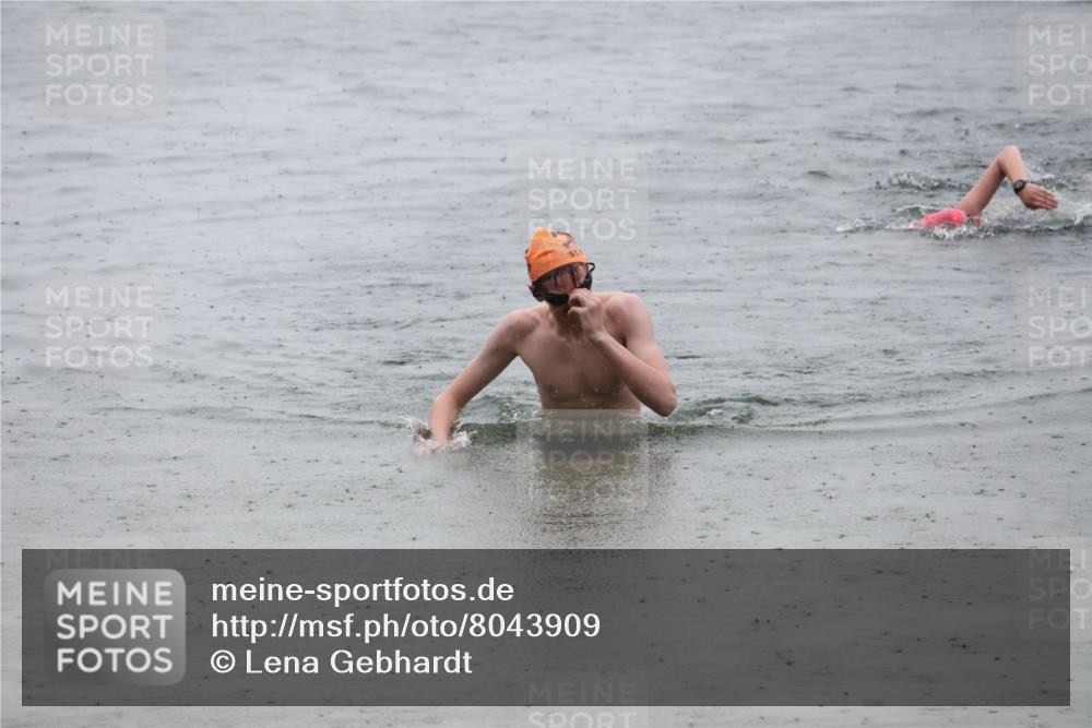 21.06.2025 - 27. Vierlanden-Triathlon Lena Gebhardt http://msf.ph/oto/8043909 15.06.2025 14:38:32 Schwimmen 1325 meine-sportfotos.de
