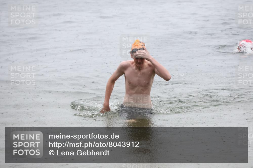 21.06.2025 - 27. Vierlanden-Triathlon Lena Gebhardt http://msf.ph/oto/8043912 15.06.2025 14:38:34 Schwimmen 1325 meine-sportfotos.de