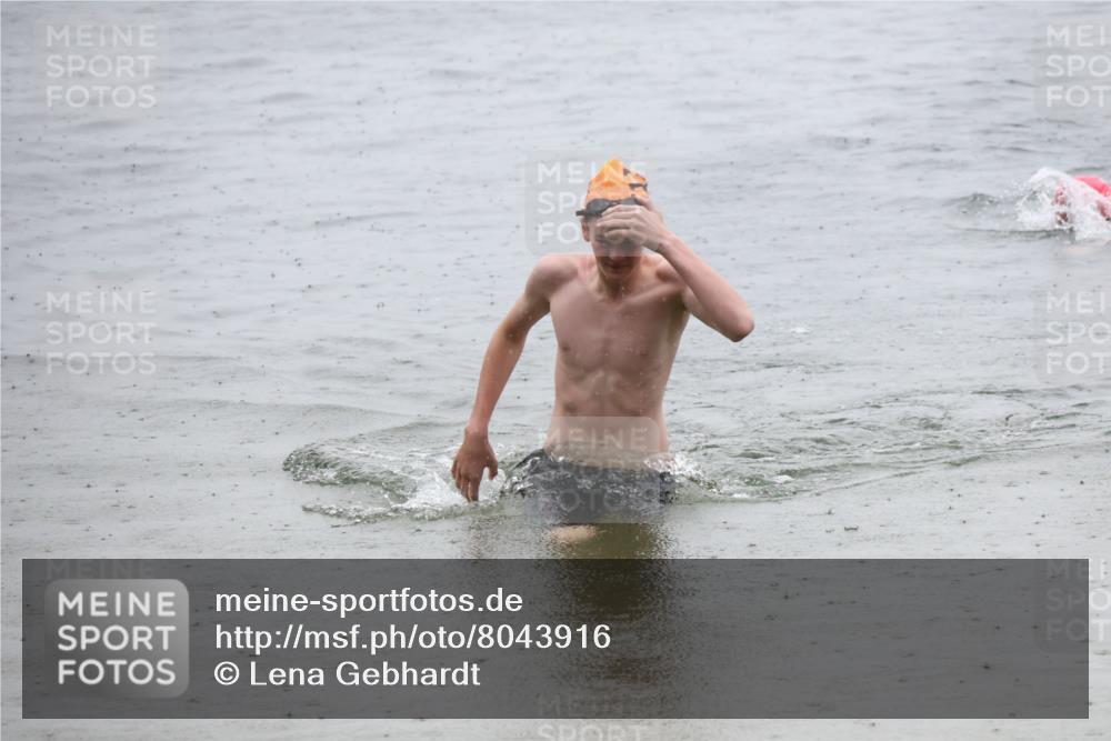 21.06.2025 - 27. Vierlanden-Triathlon Lena Gebhardt http://msf.ph/oto/8043916 15.06.2025 14:38:34 Schwimmen 1325 meine-sportfotos.de