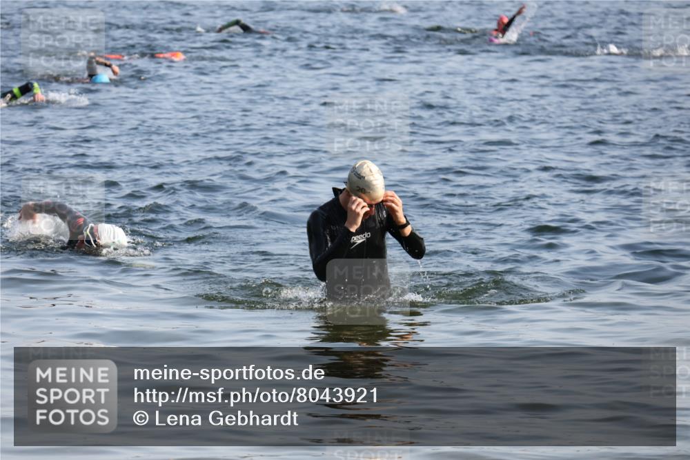 15.06.2025 - 27. Vierlanden-Triathlon Lena Gebhardt http://msf.ph/oto/8043921 15.06.2025 08:34:15 Schwimmen 20 meine-sportfotos.de