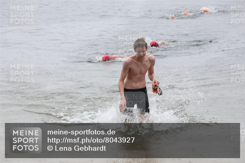 21.06.2025 - 27. Vierlanden-Triathlon Lena Gebhardt http://msf.ph/oto/8043927 15.06.2025 14:38:36 Schwimmen 1325 meine-sportfotos.de