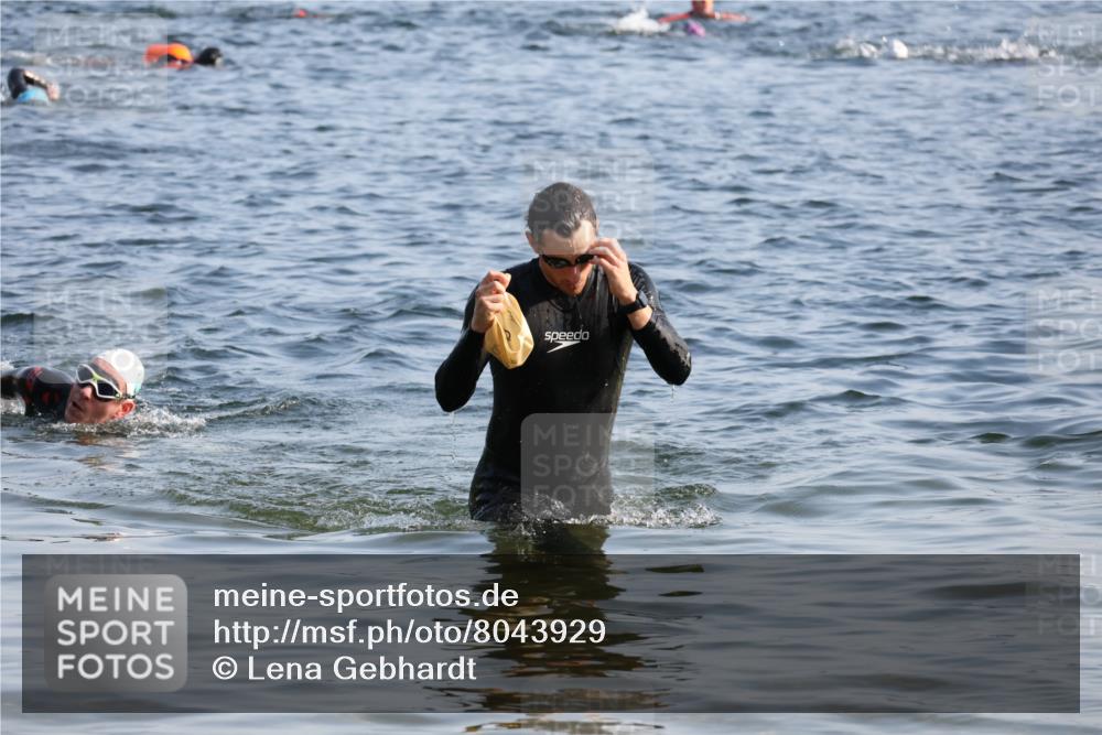 15.06.2025 - 27. Vierlanden-Triathlon Lena Gebhardt http://msf.ph/oto/8043929 15.06.2025 08:34:17 Schwimmen 20 meine-sportfotos.de