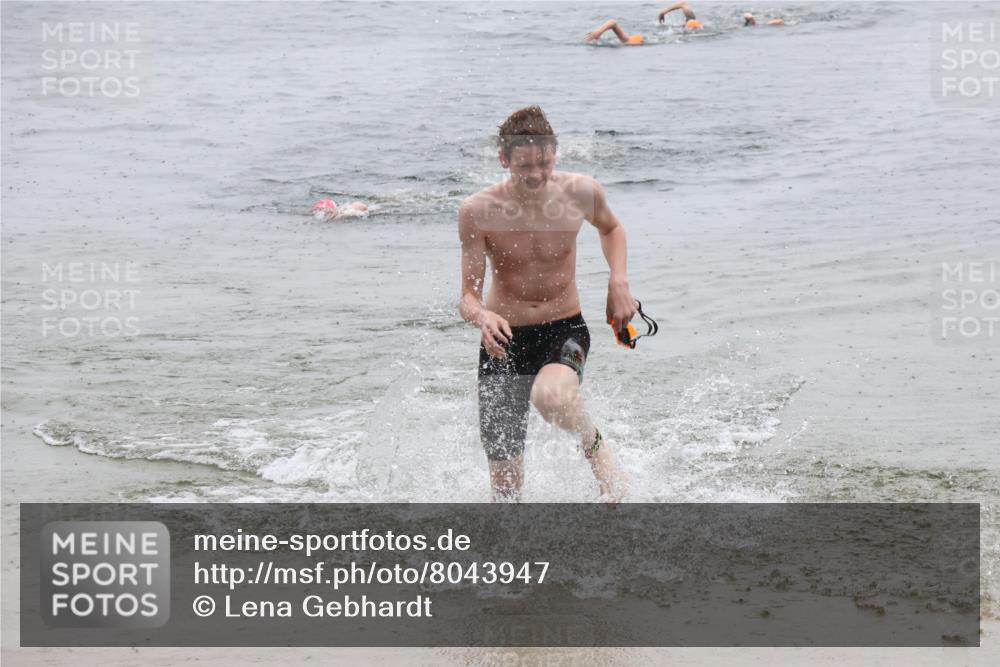21.06.2025 - 27. Vierlanden-Triathlon Lena Gebhardt http://msf.ph/oto/8043947 15.06.2025 14:38:37 Schwimmen 1325 meine-sportfotos.de
