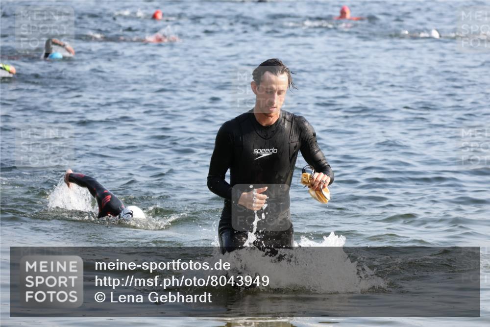 15.06.2025 - 27. Vierlanden-Triathlon Lena Gebhardt http://msf.ph/oto/8043949 15.06.2025 08:34:19 Schwimmen 20 meine-sportfotos.de