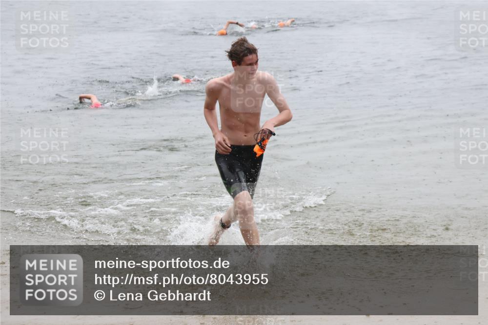 21.06.2025 - 27. Vierlanden-Triathlon Lena Gebhardt http://msf.ph/oto/8043955 15.06.2025 14:38:38 Schwimmen 1325 meine-sportfotos.de