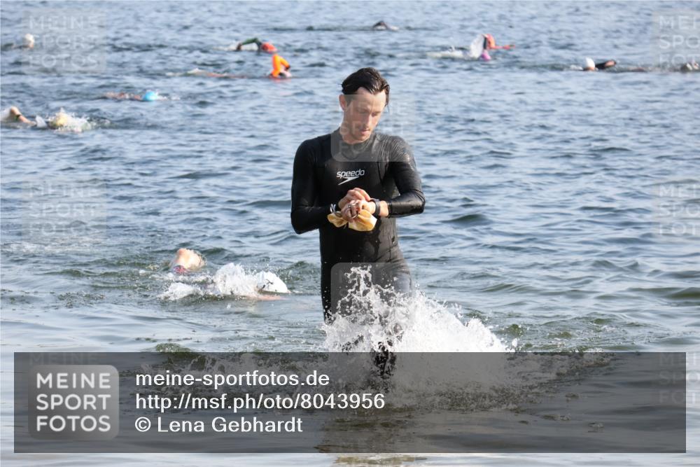 15.06.2025 - 27. Vierlanden-Triathlon Lena Gebhardt http://msf.ph/oto/8043956 15.06.2025 08:34:19 Schwimmen 20 meine-sportfotos.de