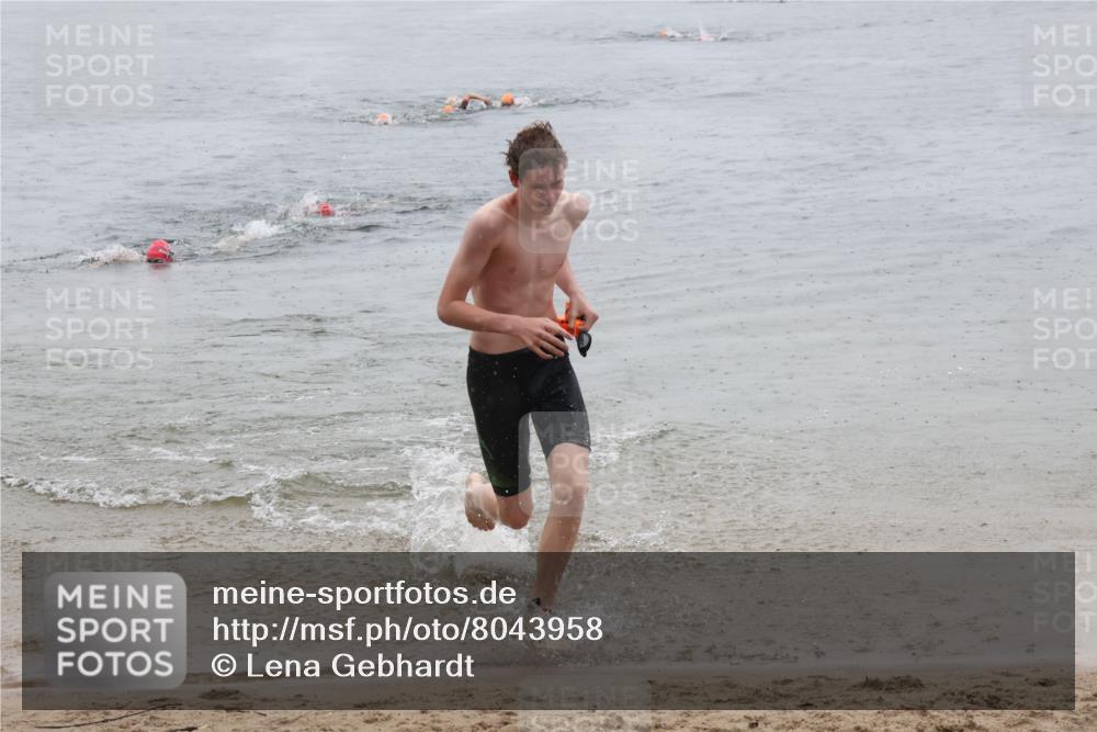 21.06.2025 - 27. Vierlanden-Triathlon Lena Gebhardt http://msf.ph/oto/8043958 15.06.2025 14:38:38 Schwimmen 1325 meine-sportfotos.de