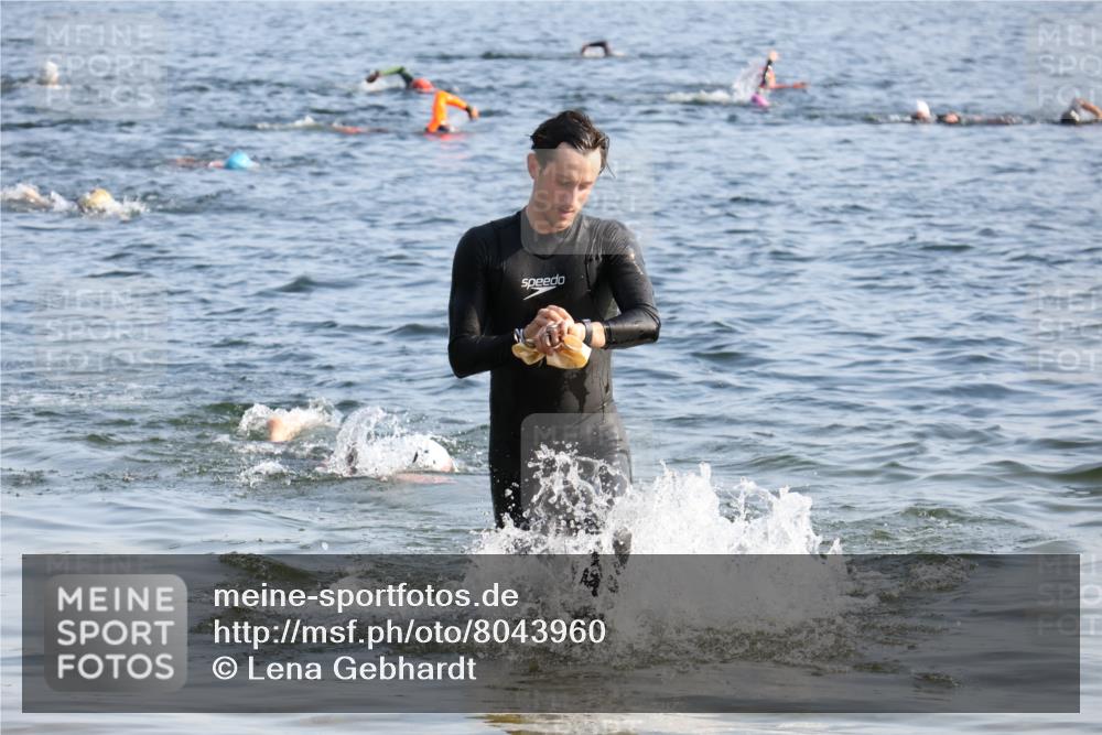 15.06.2025 - 27. Vierlanden-Triathlon Lena Gebhardt http://msf.ph/oto/8043960 15.06.2025 08:34:19 Schwimmen 20 meine-sportfotos.de