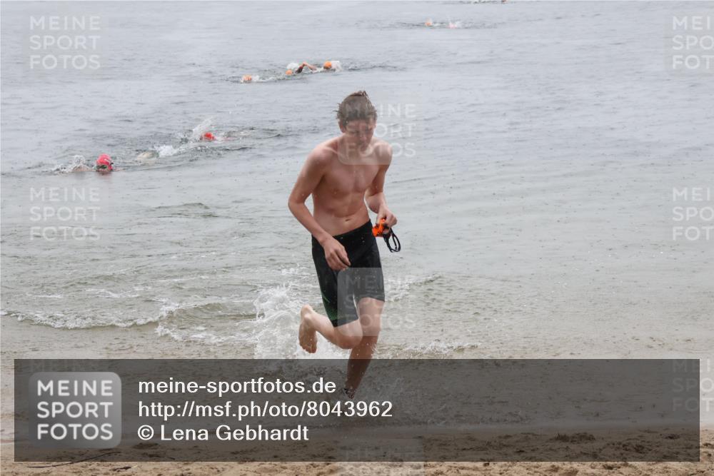 21.06.2025 - 27. Vierlanden-Triathlon Lena Gebhardt http://msf.ph/oto/8043962 15.06.2025 14:38:38 Schwimmen 1325 meine-sportfotos.de
