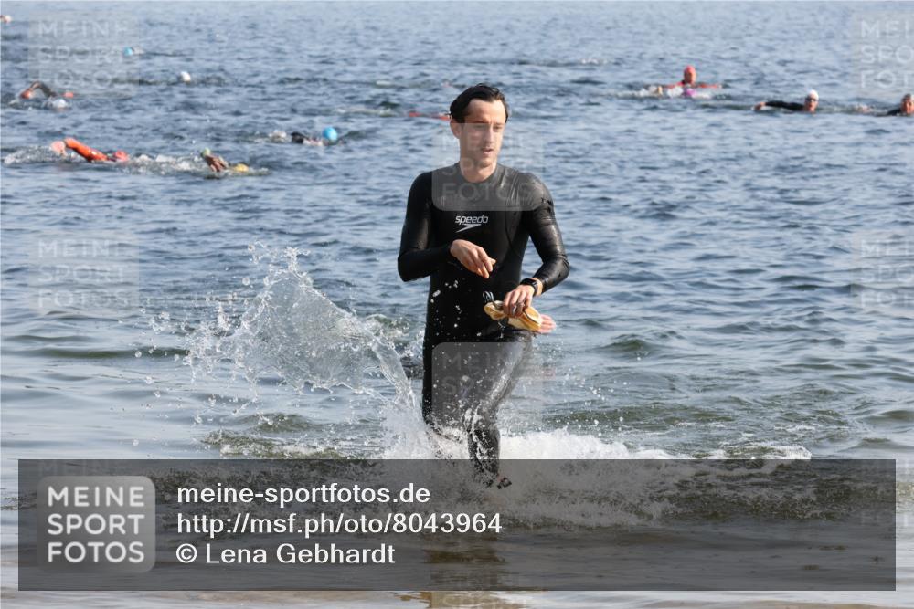 15.06.2025 - 27. Vierlanden-Triathlon Lena Gebhardt http://msf.ph/oto/8043964 15.06.2025 08:34:20 Schwimmen 20 meine-sportfotos.de