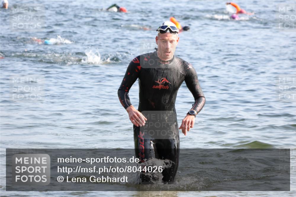 15.06.2025 - 27. Vierlanden-Triathlon Lena Gebhardt http://msf.ph/oto/8044026 15.06.2025 08:34:27 Schwimmen 20, 88 meine-sportfotos.de
