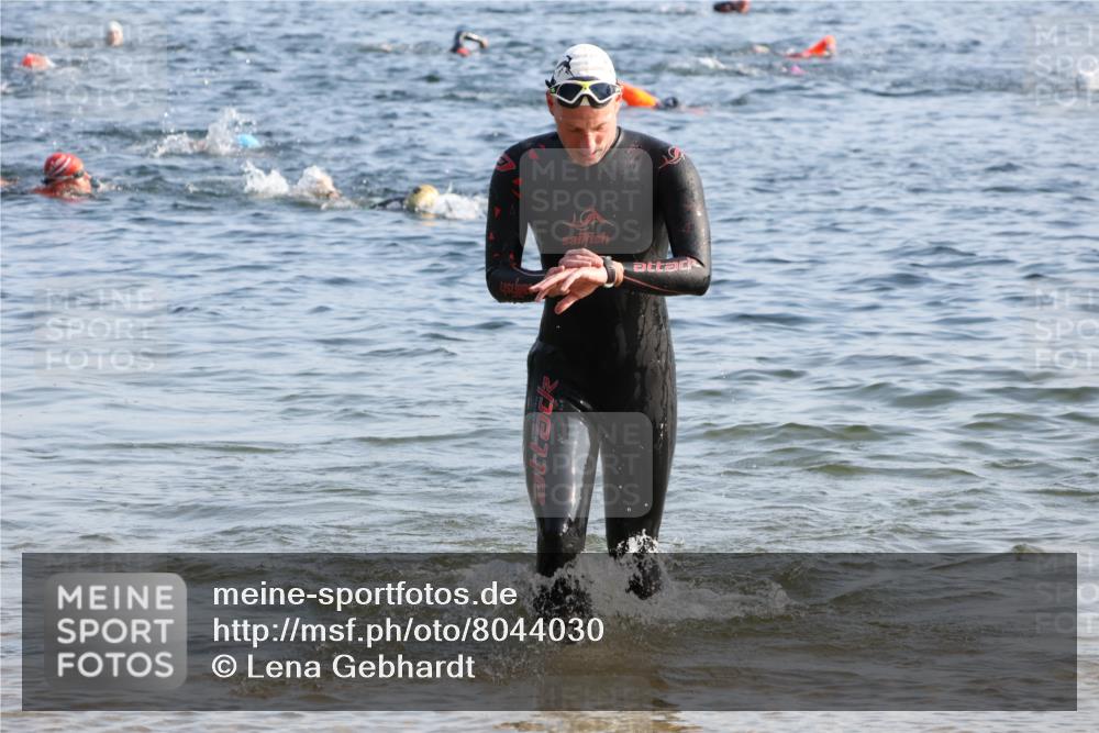 15.06.2025 - 27. Vierlanden-Triathlon Lena Gebhardt http://msf.ph/oto/8044030 15.06.2025 08:34:28 Schwimmen 20, 88 meine-sportfotos.de