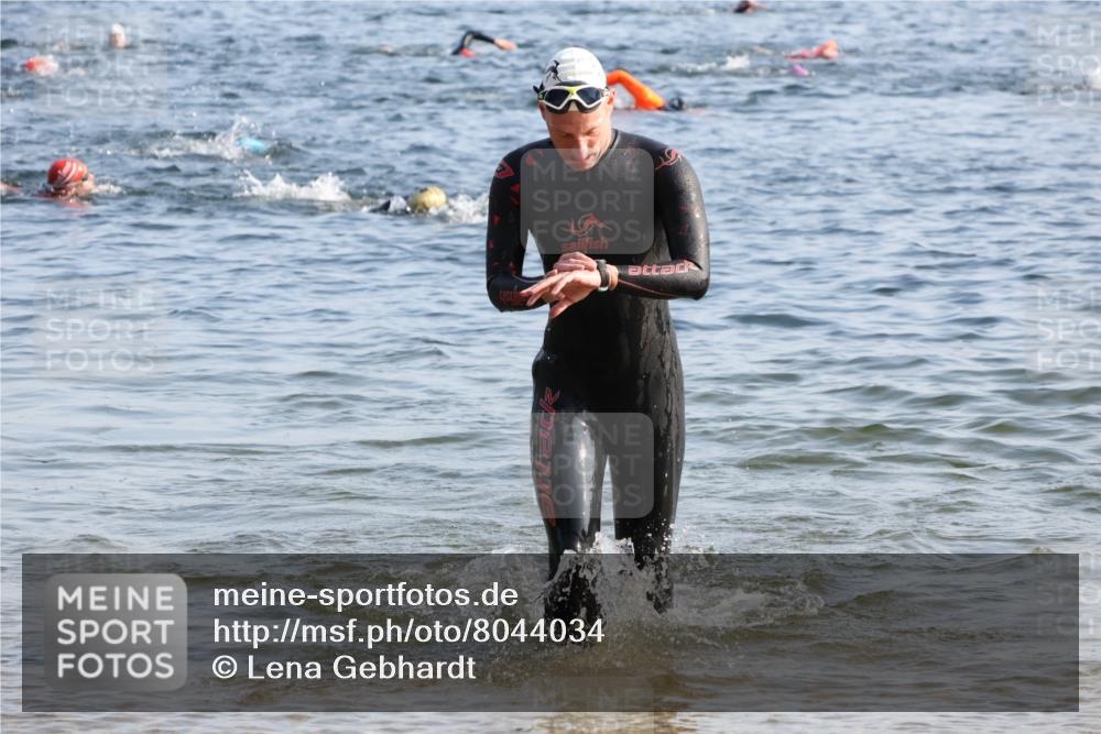 15.06.2025 - 27. Vierlanden-Triathlon Lena Gebhardt http://msf.ph/oto/8044034 15.06.2025 08:34:28 Schwimmen 20, 88 meine-sportfotos.de